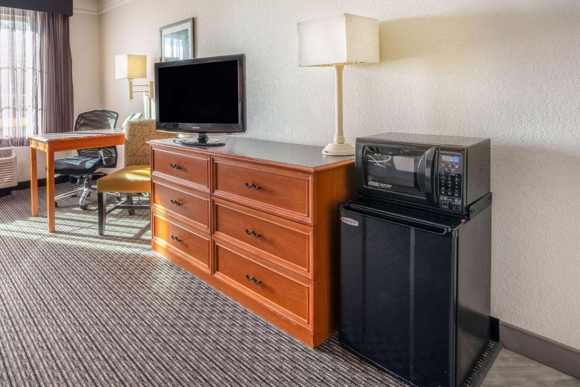 La Quinta By Wyndham Pueblo Hotel Ngoại thất bức ảnh